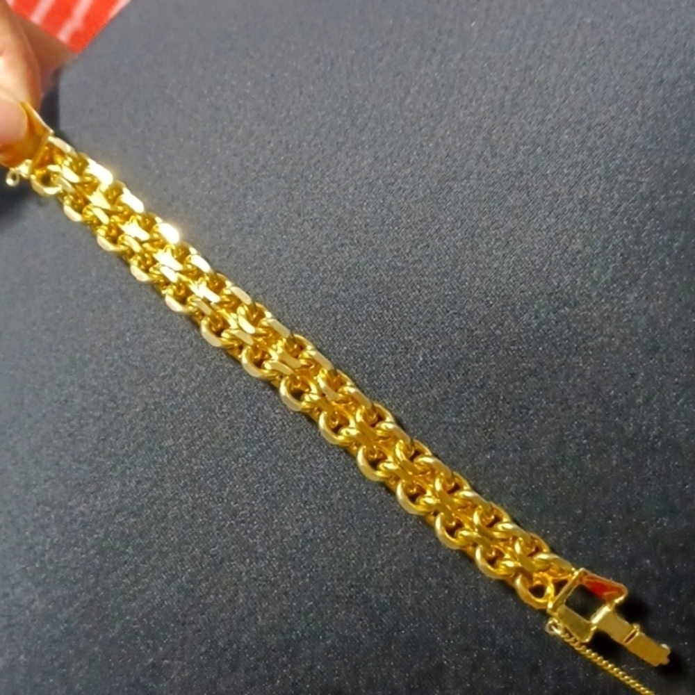 GOLD BRACELET  7.25 in. Long LOOKS NEW
